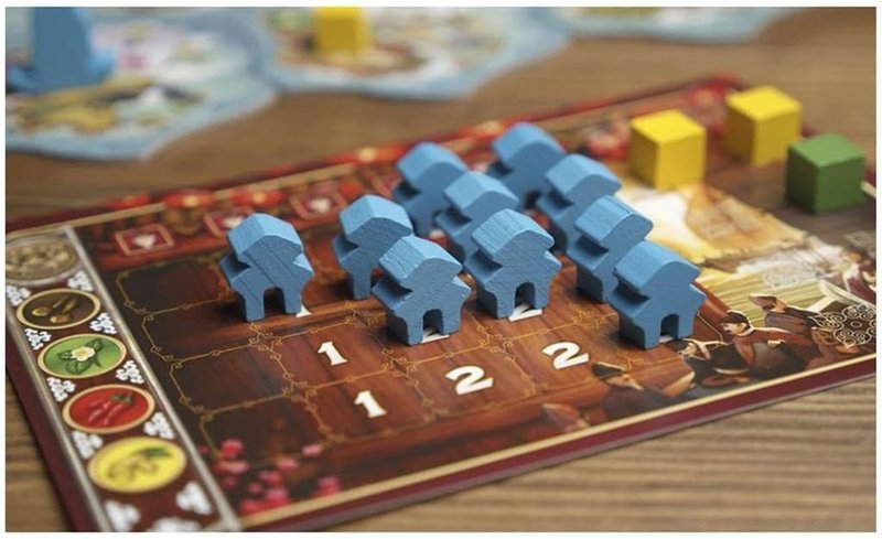 Century: Eastern Wonders — un archipiélago donde moverse tiene coste, especias que se obtienen en islas y el segundo juego de la trilogía que añade un tablero geográfico al motor de transformación del primero