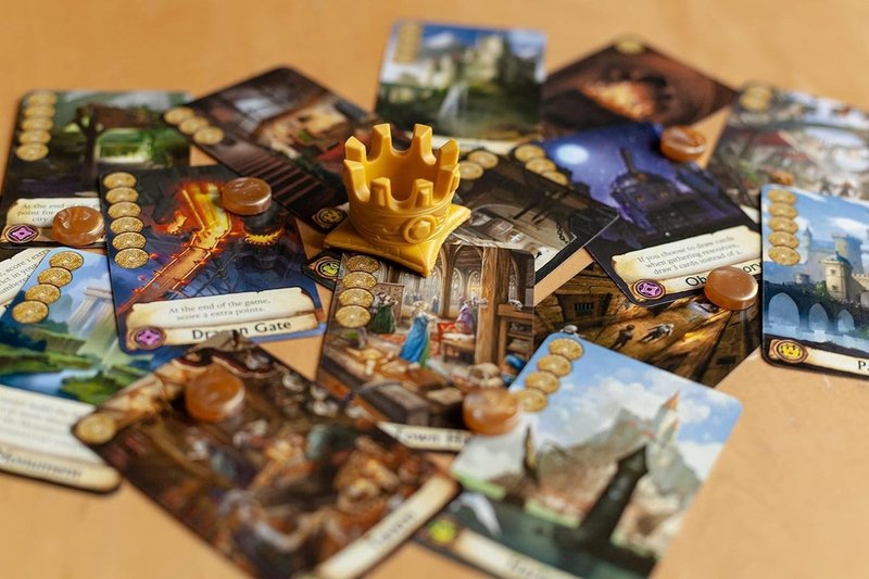 Citadels Duel: selección simultánea de roles, construcción de distritos y el duelo de ciudad más tenso en treinta minutos