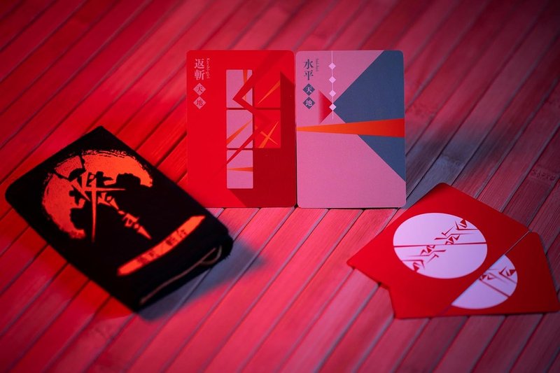 Kiri-ai: El Duelo — dieciséis cartas, dos samuráis y la distancia que separa el golpe del fallo