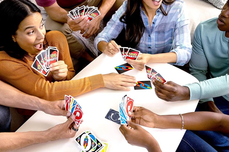 Juego de fiesta, juego de mesa, juego de cartas: por qué la distinción importa menos de lo que el hobby cree