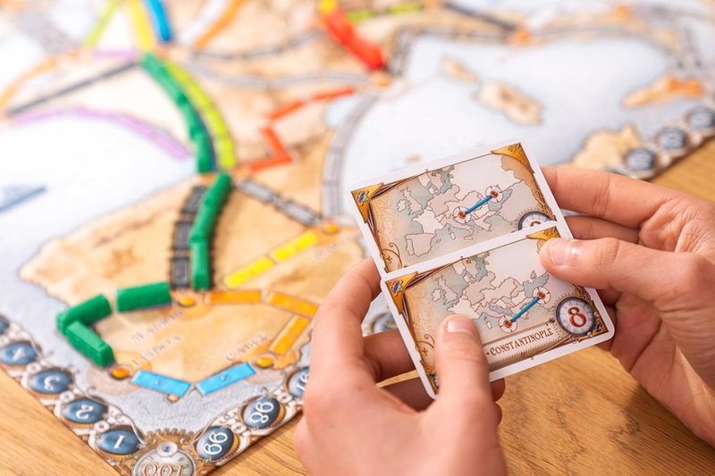 Ticket to Ride Europa: estaciones, túneles y por qué supera al mapa original