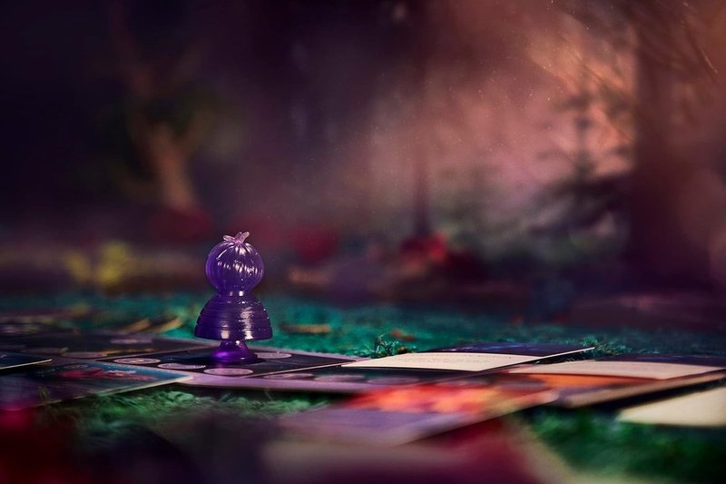 Disney Villainous: Bigger and Badder — Síndrome actualiza el Omnidroide, Lotso debilita héroes y Madame Mim derrota a Merlín en un duelo de transformaciones